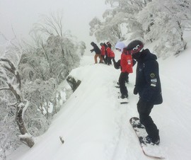 Powder day s jezdci Mt Buller race clubu.